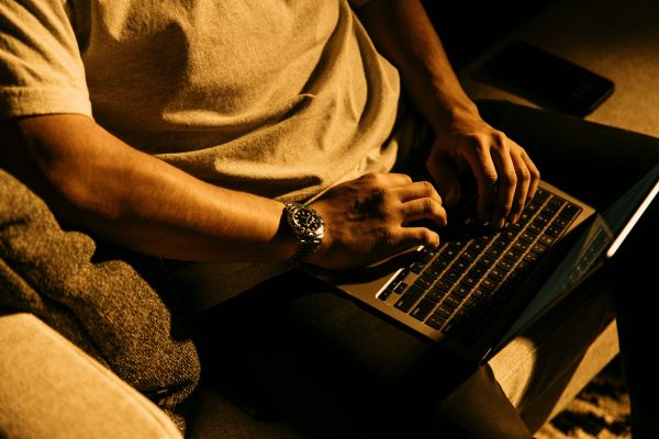Reprendre le contrôle après un incident cyber chez soi : stratégies incontournables